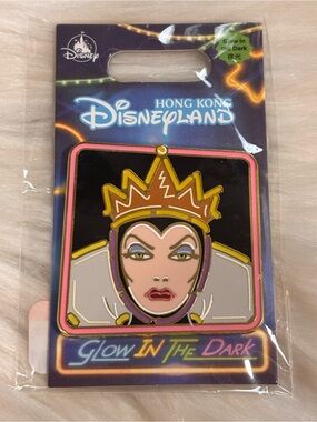 NEW Disney pins HKDL Hong Kong Villains Neon Light Glow In The Dark Evil Queen